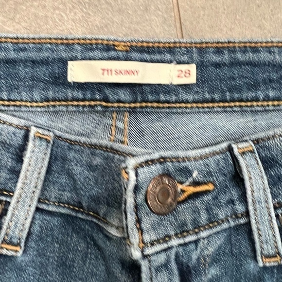 levi’s 711 skinny distressed raw hem mid rise jeans size 28 - Picture 12 of 12